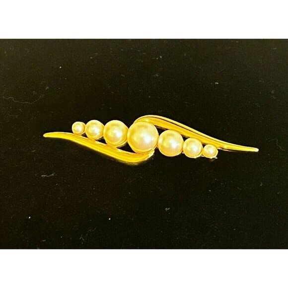 Vintage Gold Tone Signed Monet Winged Mid-Century Faux Pearl Brooch - Picture 1 of 4
